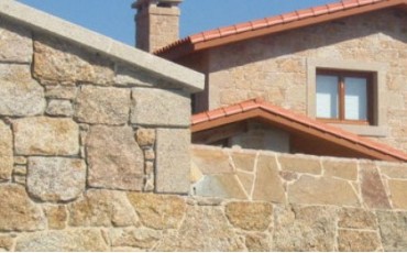 Rejuntado de fachada de piedra con mortero de cal especial para rejuntado